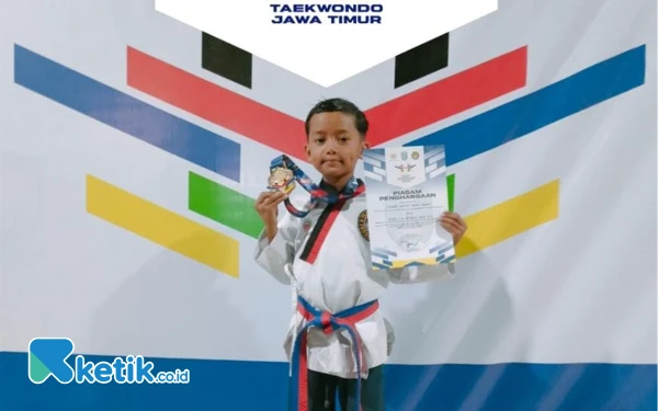 Thumbnail Berita - Siswa MI Miqthaful Ulum Sampang Raih Medali Emas di Kejurprov Taekwondo Jawa Timur 2024