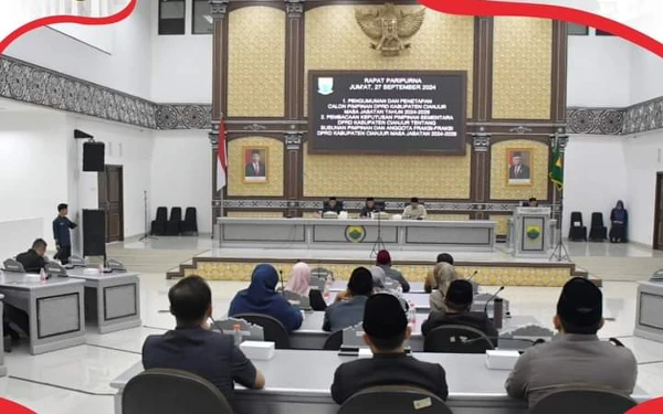 Thumbnail Sejumlah fraksi DPRD Cianjur menyampaikan pandangannya dalam penetapan calon pimpinan masa jabatan 2024-2029 (27/09/2024) (Foto: Prokopim Cianjur)