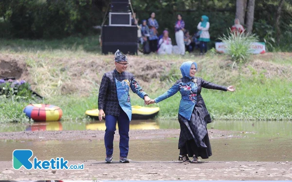 Thumbnail Berita - Fashion On The River Coban Talun Kota Batu Sukses Pukau Masyarakat