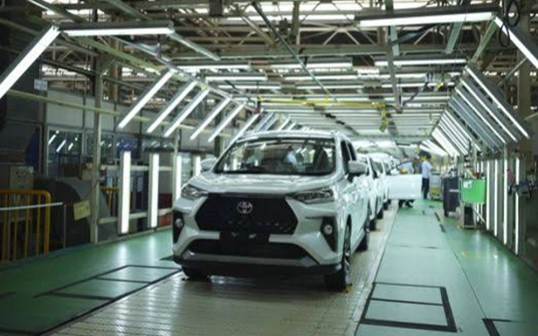 Thumbnail Terkena Skandal Sertifikasi Produksi Global Toyota Turun 11,2 Persen