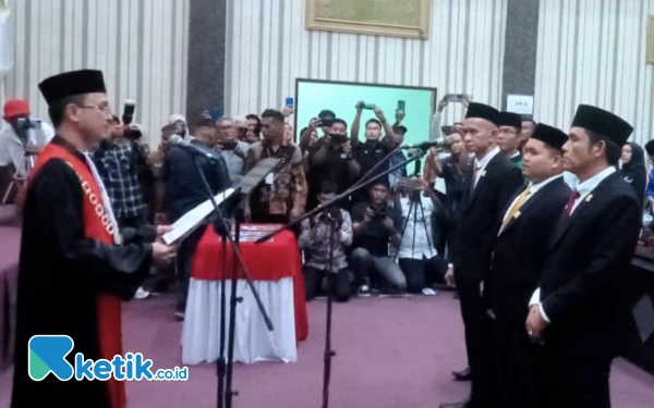 Thumbnail Berita - Sah! H Amaliun Resmi Jabat Ketua DPRK Aceh Singkil