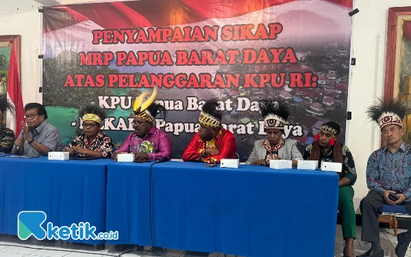 Thumbnail MRP PBD Minta KPU Batalkan Penetapan Paslon Gubernur PBD Abdul Faris Umlati-Petrus Kasihiw