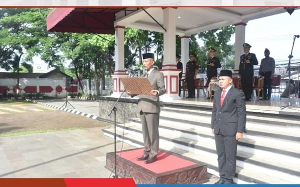 Thumbnail Pejabat Pemkab Cianjur berikrar kesetiaan pada ideologi Pancasila di Lapang Setda (01/10/2024) (Foto: Prokopim Cianjur)