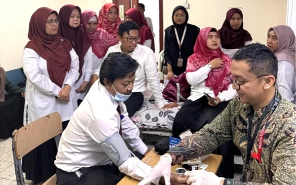 Thumbnail Berita - Dosen Unesa Berikan Edukasi Menstruasi dan Literasi Digital untuk Siswa SMP di Jeddah