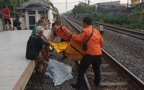 Thumbnail Berita - Nenek 65 Tahun Tertabrak Kereta di Shelter Stasiun Ngagel