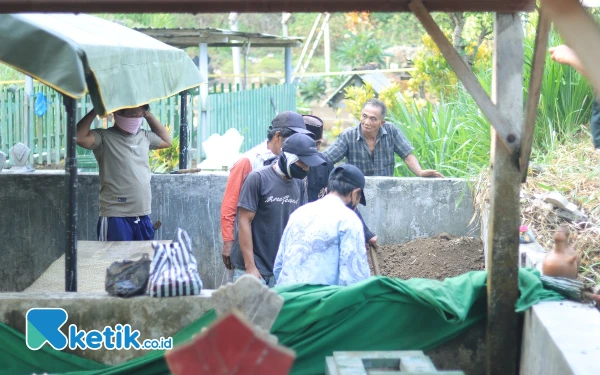 Polres Blitar Kota Autopsi Jenazah Siswa MTs Al Mahmud yang Tewas Akibat Lemparan Kayu Berpaku