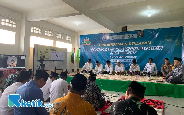 Thumbnail Berita - Sambut Hari Santri, Kemenag Kabupaten Blitar dan PCNU Doa Bersama, Deklarasikan Madrasah/Ponpes Ramah Anak