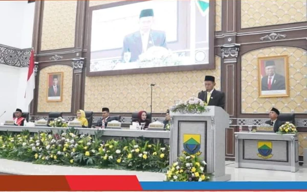 Thumbnail Plt Bupati Cianjur, Tb Mulyana Syahrudin, menghadiri rapat paripurna pengucapan sumpah dan janji pimpinan DPRD Kabupaten Cianjur (07/10/24) (Foto: Prokopim Cianjur)