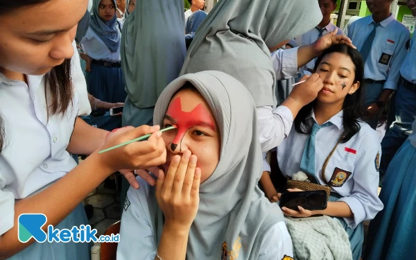 Thumbnail Siapkan Generasi Terampil, SMAN 2 Bontang Gelar Pameran Karya dan Bazar Produk Dual Track