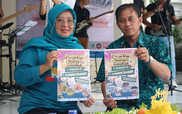 Thumbnail Berita - Bawaslu Sleman Saksikan Peluncuran Flyer Resmi PPD 2024, Pastikan Tidak Ada Gambar Cabup