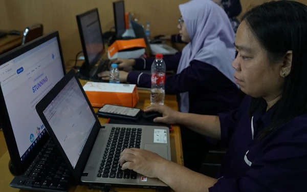 Thumbnail Berita - Permudah Proses Evaluasi Pembelajaran Siswa, Universitas Dinamika Luncurkan Aplikasi ‘STUNNING’