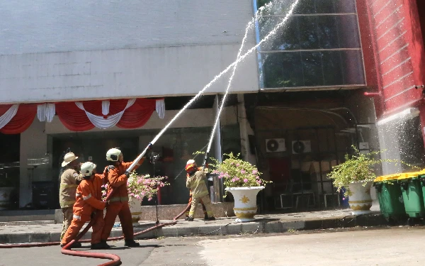 Thumbnail Berita - Kebakaran di Surabaya Didominasi Korsleting Listrik dan Lahan Terbuka