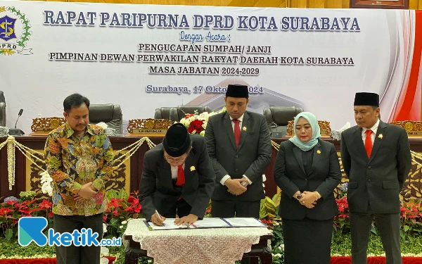 Thumbnail Berita - Tok! DPRD Surabaya Tetapkan AKD, Berikut Daftar Ketua Hingga Anggota Setiap Komisi