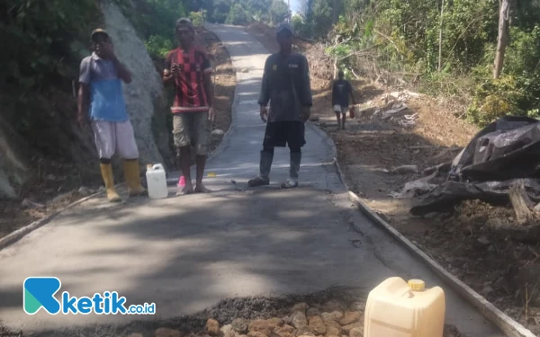 Thumbnail Pembangunan Jalan Produksi Desa Sambiki Kecamatan Obi Halsel Dongkrak Ekonomi Masyarakat