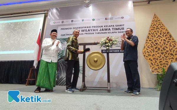 Thumbnail Berita - Dijamin Halal, UKM Pacitan Diajari Kembangkan Lilin Batik Berbahan Dasar Sawit