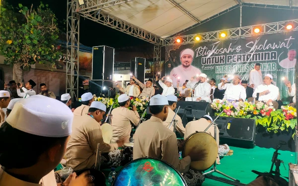 Thumbnail Berita - Ngalap Berkah, Pertamina Gelar Istighosah dan Sholawat Bersama di Pesantren Tuban