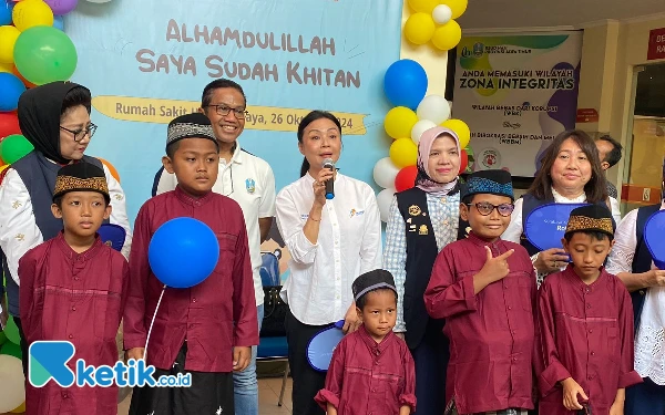 Thumbnail Berita - Rotary Club Surabaya Kaliasin dan RSUD Haji Fasilitasi 100 Anak Khitan Massal Gratis