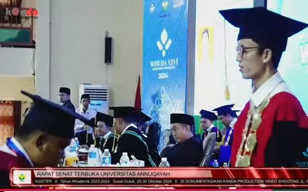 Thumbnail Rektor Universitas Annuqayah Doakan  733 Wisudawan Ilmunya Bermanfaat dan  Barokah