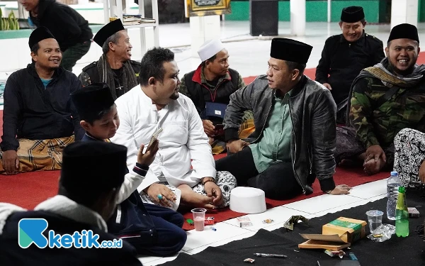 Thumbnail Berita - Hadiri Haul Pengasuh Ponpes Baitul Arqom, Cabup Bandung Kang DS: Kita Harus Senantiasa Kenang Jasa dan Pengabdian KH Ali Imron kepada Umat