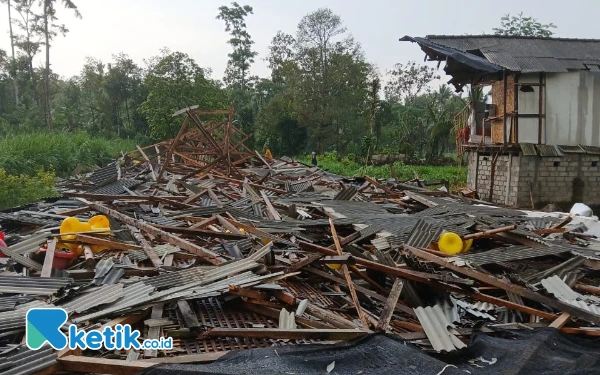 Thumbnail Berita - BPBD Kabupaten Blitar Gerak Cepat Tangani Dampak Bencana Hujan Deras dan Angin Kencang