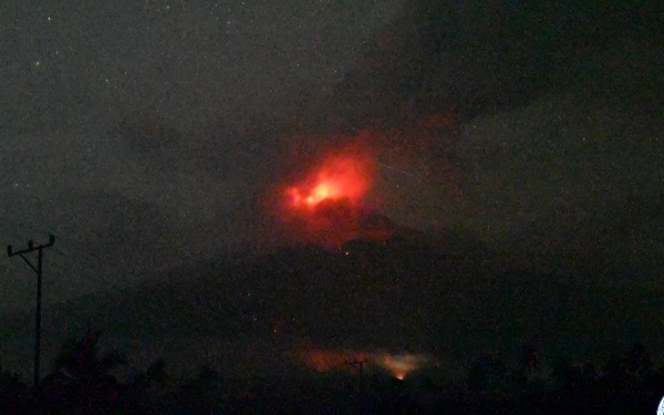 Thumbnail Berita - Gunung Lewotobi Laki-laki Erupsi, Telan 10 Korban Jiwa