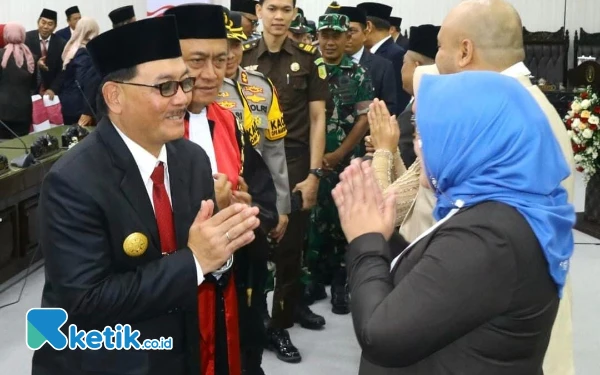 Thumbnail Berita - Rapat Paripurna DPRD Kabupaten Blitar Resmikan Pimpinan Baru, Pj Bupati Dorong Sinergi Demi Pembangunan Daerah