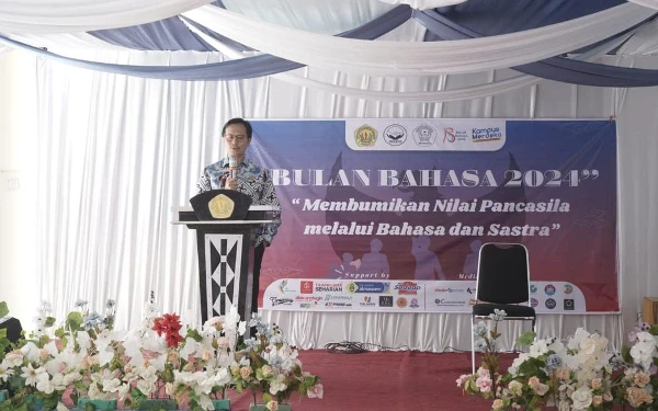 Thumbnail Wakil Ketua DPRD Cianjur, Lepi Ali Firmansyah berbicara dalam forum Bulan Bahasa 2024 dengan tema "Membumikan Nilai Pancasila Melalui Bahasa dan Sastra" (06/11/2024) (Foto: Unsur Cianjur)