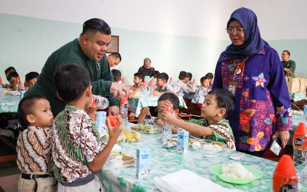 Thumbnail Berita - Anniversary Ke-8, Vasa Hotel Surabaya Wujudkan Kepedulian Lewat Pemberian Makanan Bergizi