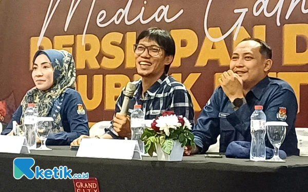 Thumbnail Berita - Ini 7 Panelis Debat Pilgub Jatim 2024 yang Ditunjuk KPU