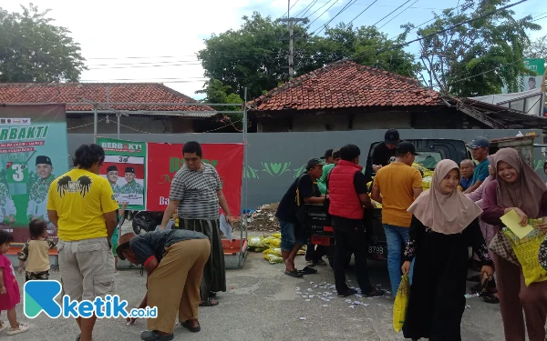 Thumbnail Berita - Masyarakat Pamekasan Terbantu Pasar Murah Digelar Relawan Banteng Berbakti