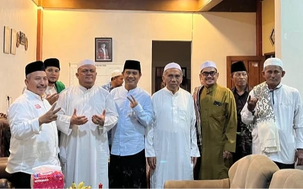 Thumbnail Berita - Khodimul Majelis Riyadlul Jannah dan Ribuan Anak Yatim Doakan Paslon Gus di Pilbup Malang