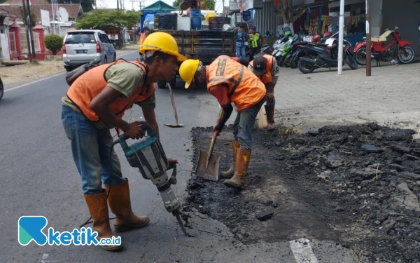 Thumbnail Berita - Optimalisasi URC 24 Jam, Dinas PU Bina Marga Jatim Pastikan Jalan Provinsi Mulus Tidak Berlubang