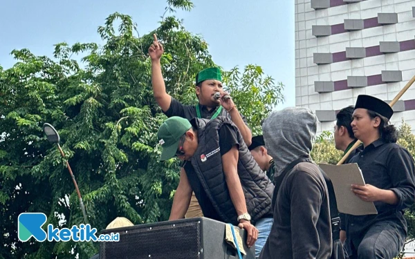 Thumbnail Berita - HMI Jatim Akan Kerahkan Kader Demo Menkeu SMI, Tolak Efisiensi Perjalanan Dinas 50 Persen