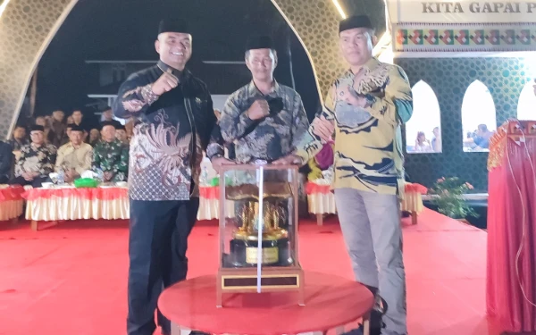 Thumbnail Berita - MTQ ke XI Kabupaten Simeulue Resmi Ditutup Pj Sekda, Teupah Barat Raih Juara Umum