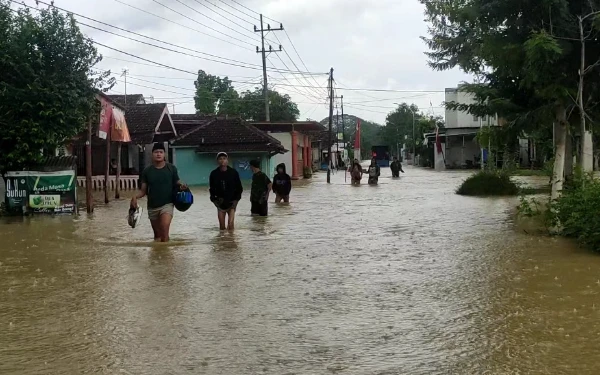 Thumbnail Berita - Bencana Banjir Merendam 11 Desa di Tuban, 6.200 Jiwa Terdampak Luapan Kali Kening