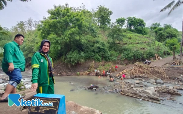 Thumbnail Berita - Jembatan Putus Terdampak Banjir Bandang Situbondo, Anggota Komisi E DPRD Jatim Desak Perbaikan Segera