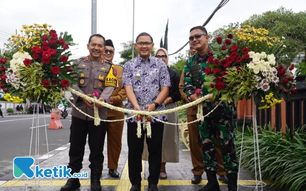 Thumbnail Berita - Jelang Pergantian Tahun, Pj Wali Kota Batu Resmikan Pedestrian