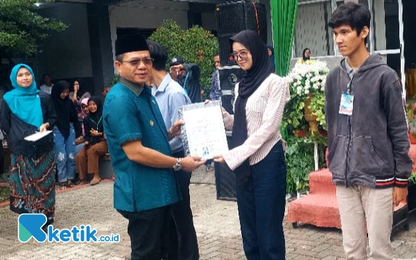 Thumbnail Berita - Bupati Bandung Targetkan Puluhan Ribu Ijazah Sekolah yang Tertahan Beres Tahun 2025