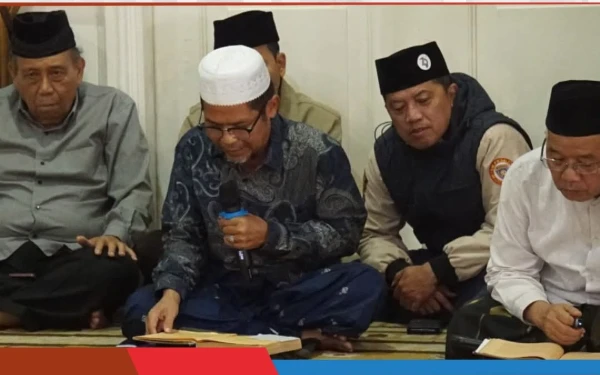 Thumbnail Dalam upaya memperkuat kesehatan rohani masyarakat Pemkab Cianjur rutin melaksanakan pengajian Kitab Ihya Ulumuddin di Ruang Garuda Pendopo Kabupaten Cianjur (Foto: Humas Pemkab Cianjur)