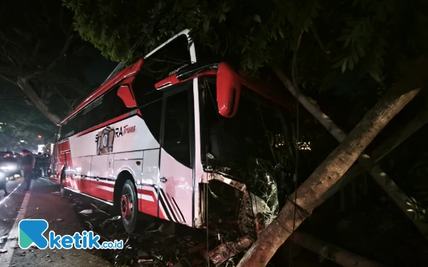 Thumbnail Berita - [Berita Foto] Kecelakaan Maut Bus Pariwisata di Kota Batu