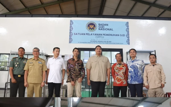 Thumbnail Dapur umum tersebut telah memasok dan membagikan untuk siswa di sekitar Kelurahan Pasirkaliki Kota Cimahi mulai dari tingkat PAUD, SD, SMP, dan SMA (Foto: Humas Pemkot Cimahi)