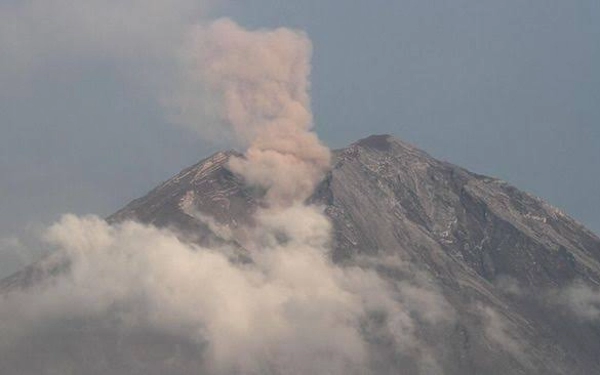 Gunung Semeru Erupsi, Tinggi  Letusan 700 Meter