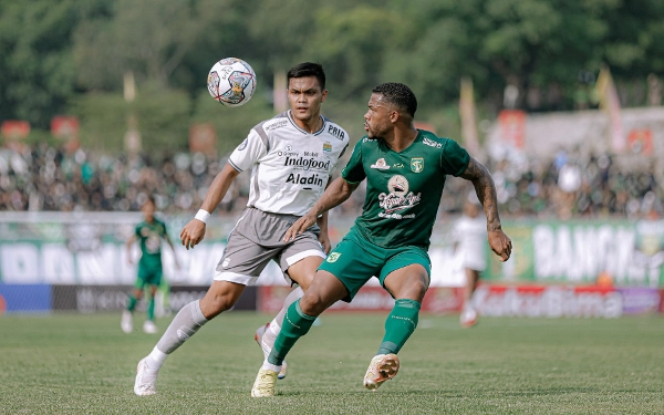 Thumbnail Berita - Lini Belakang Terlalu Panik, Persebaya Gagal Amankan 3 Poin