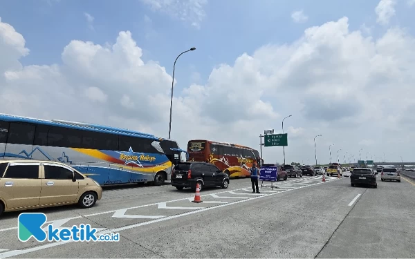 Thumbnail Live: Hindari Exit Tol Nganjuk Macet Total! H+1 Lebaran