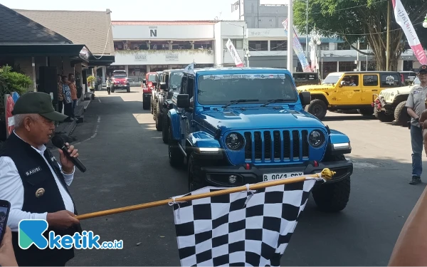 Thumbnail Touring ke Kabupaten Malang, Penggemar Jeep Rubicon Jelajahi Bromo hingga Pantai