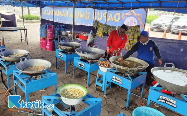 Thumbnail Berita - Untuk Buka Puasa, Masjid Al-Akbar Surabaya  Siapkan 6 Ton Beras