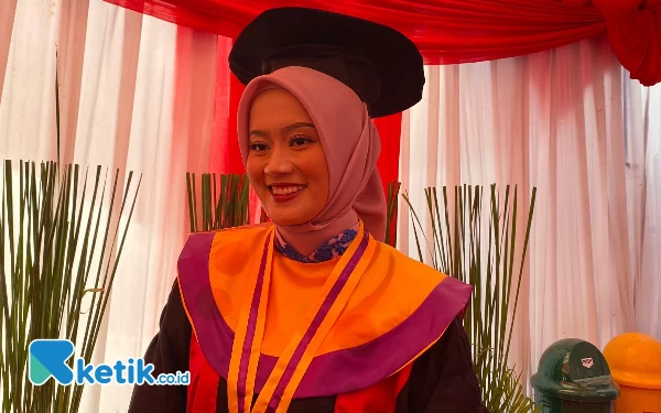 Thumbnail Hampir DO, Pramugari Citilink Berhasil Lulus Wisuda di Untag Surabaya