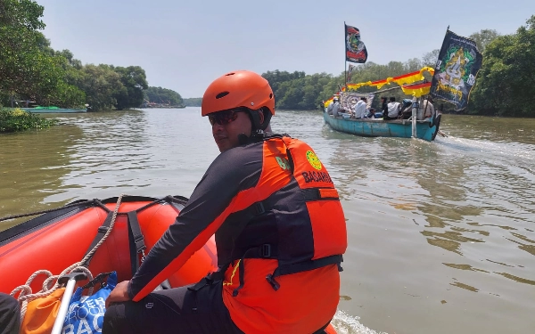 Kawal Tradisi Petik Laut, SAR Surabaya Terjunkan Tim Operasi