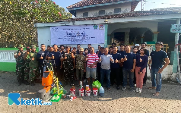 Thumbnail Berita - Agar Nyaman Beribadah, CSR Aston Hotel Sidoarjo Bersihkan Musala di Buduran