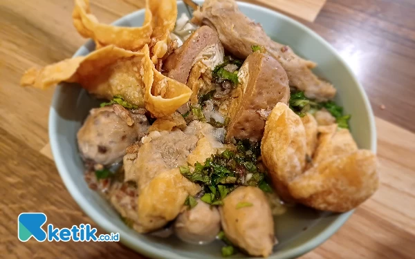 Nikmatnya Bakso Telur Asin